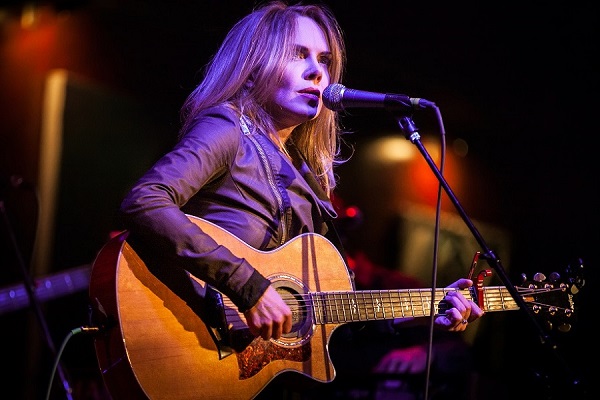 Pictured: Singer-songwriter Mary Fahl. Photo Credit: Lisa Hancock.