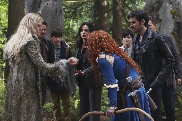 OUAT Season 5, episode 1: Emma Swan (Jennifer Morrison) rips out Merida's (Amy Mason) heart out as she battles the darkness growing inside her. Photo Credit: ABC/Jack Rowand. 