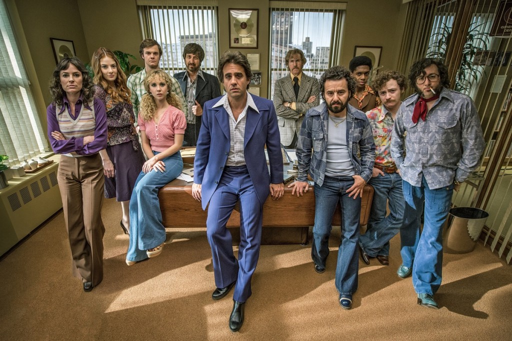 Pictured: Mackenzie Meehan, Emily Tremaine, Jack Quaid, Juno Temple, Ray Romano, Bobby Cannavale, J.C. Mackenzie, Max Casella, Griffin Newman, P.J. Byrne in “Vinyl.” Photo Credit: HBO.